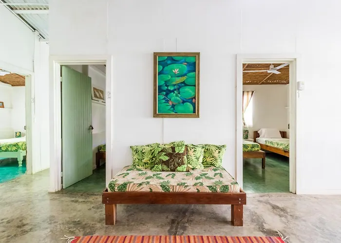 Bajo El Arbol B&B